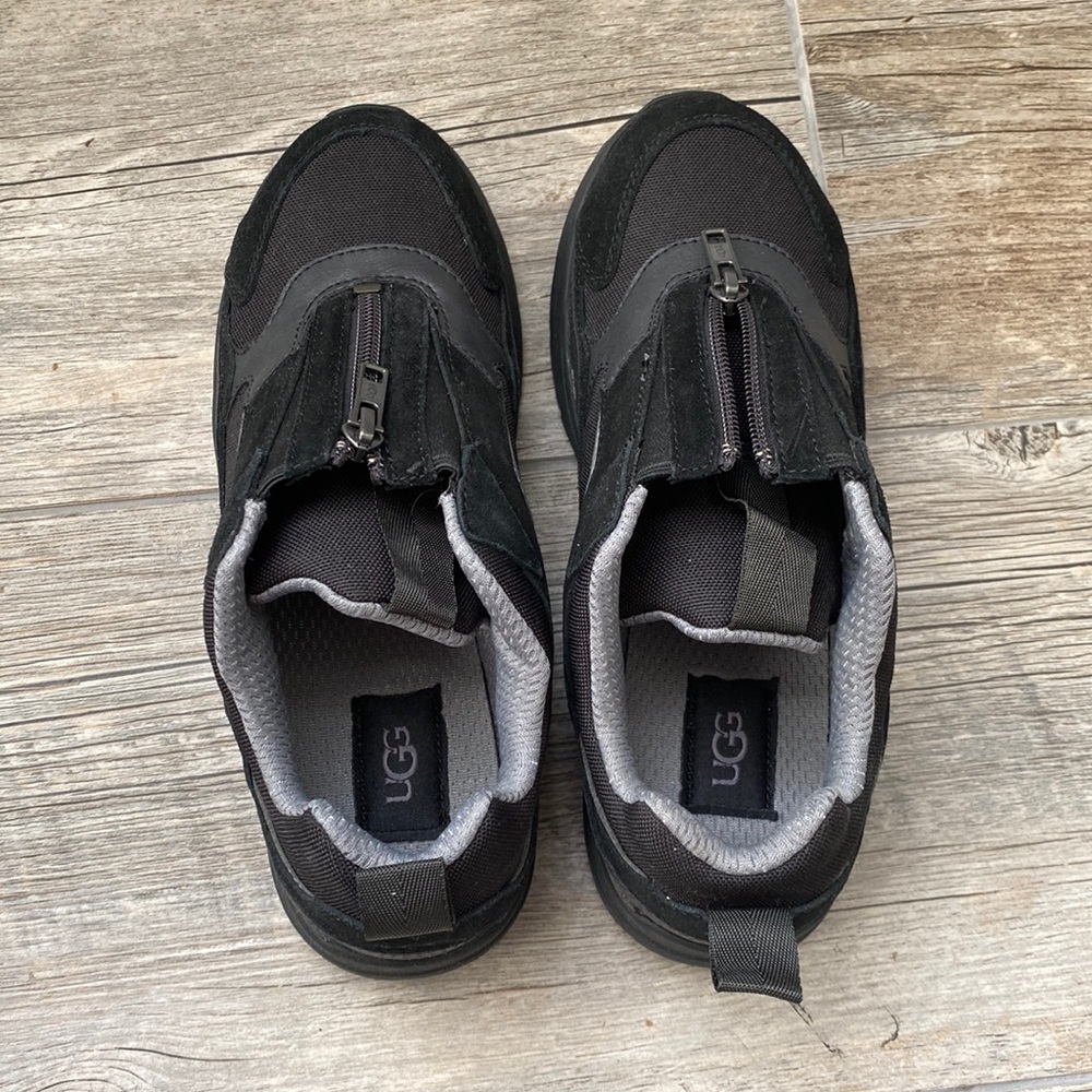 Boys size 5 Ugg black tennis shoe. NWT